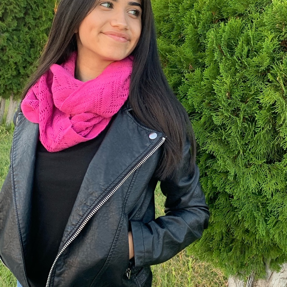 Pink scarf - Picture 2 of 3